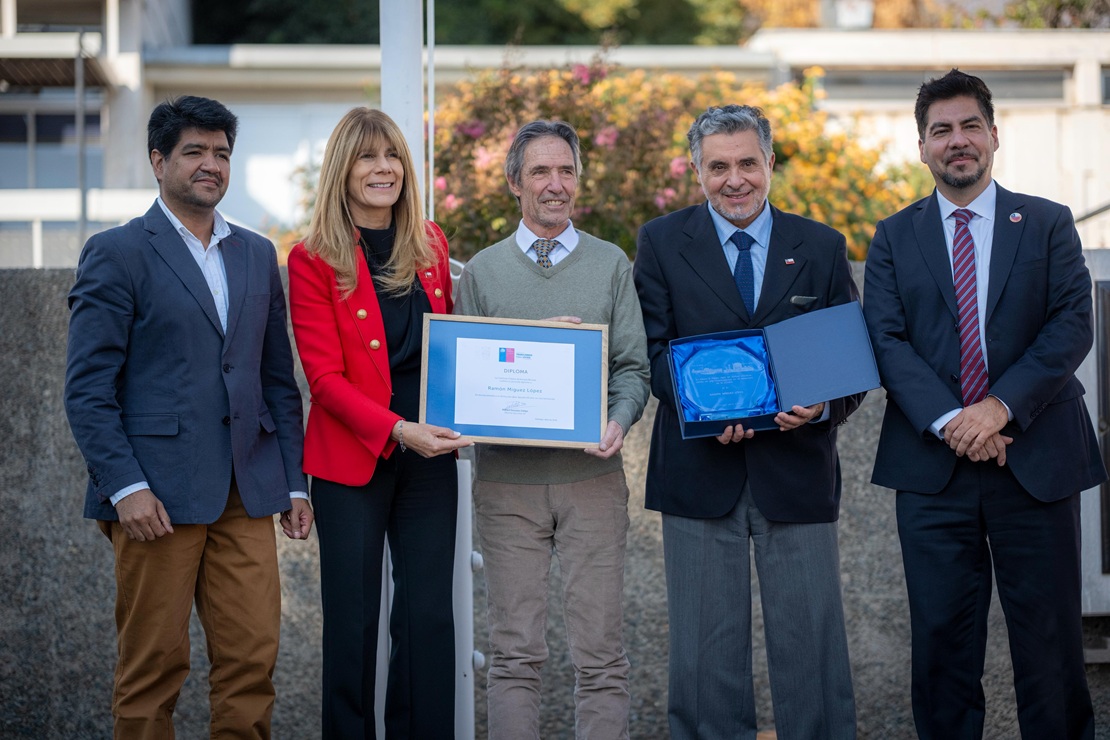 Reconocimiento funcionarios que cumplieron 50 años de servicio